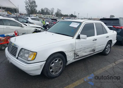 1995 Mercedes-Benz E 320 Base/320 Special z USA, uszkodzony, nr VIN WDBEA32E9SC193150